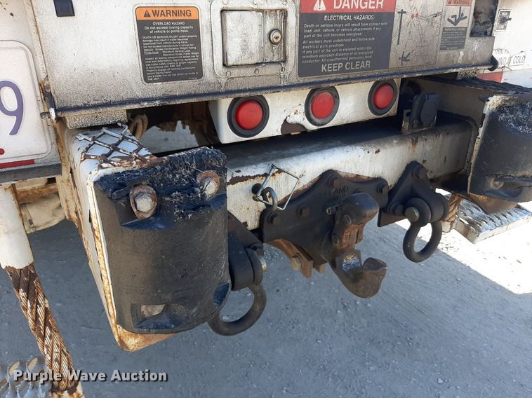 image for item KD9221 1999 Ford F800  digger derrick truck