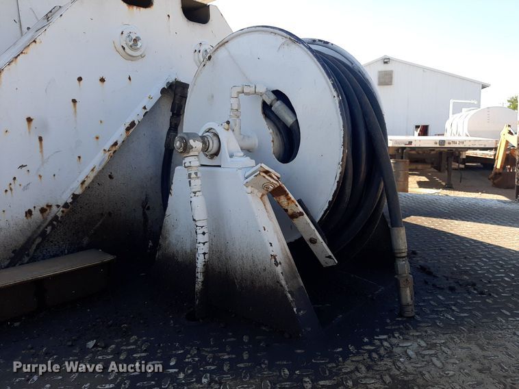 image for item KD9221 1999 Ford F800  digger derrick truck