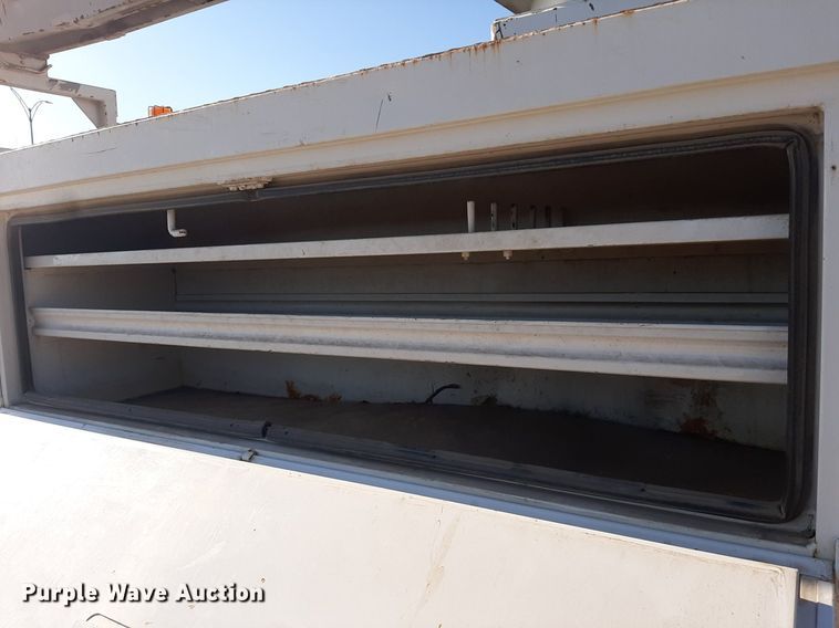 image for item KD9221 1999 Ford F800  digger derrick truck