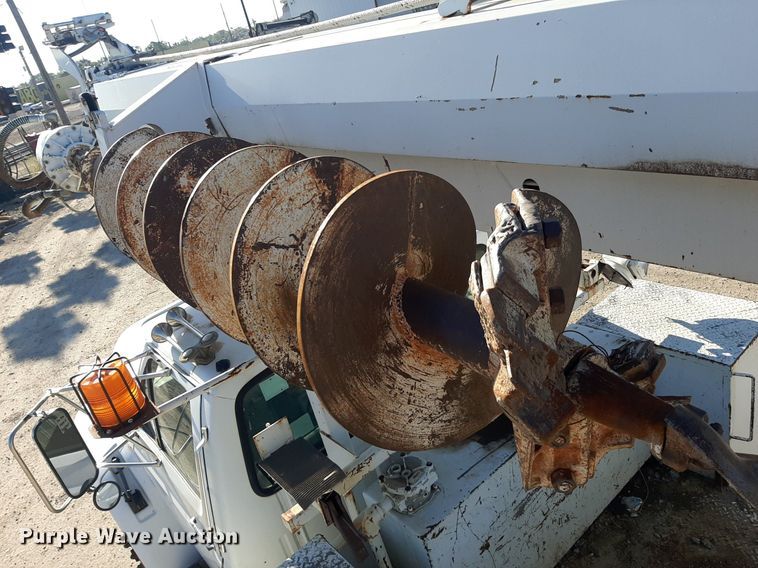 image for item KD9221 1999 Ford F800  digger derrick truck