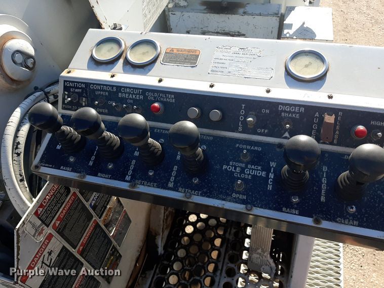 image for item KD9221 1999 Ford F800  digger derrick truck