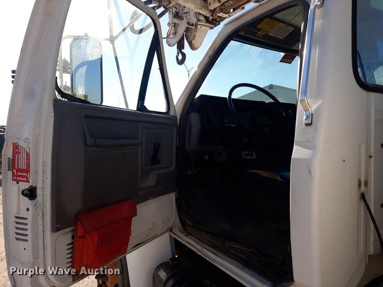 image for item KD9221 1999 Ford F800  digger derrick truck