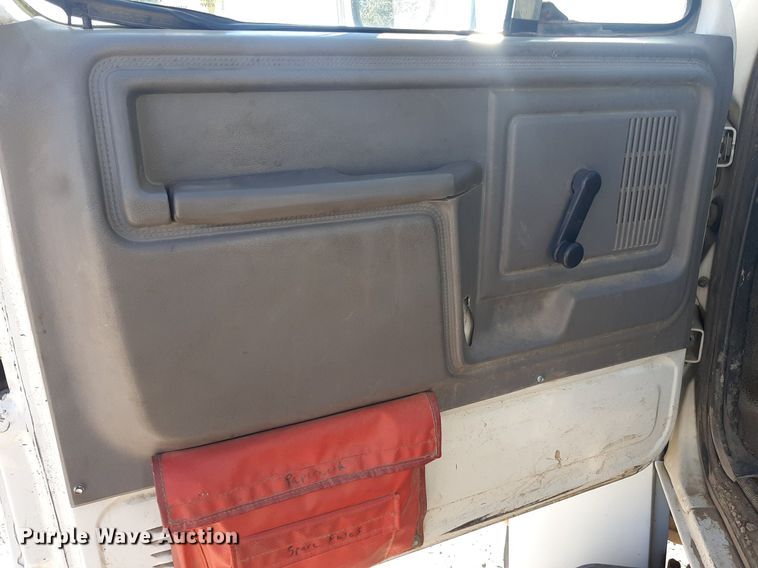 image for item KD9221 1999 Ford F800  digger derrick truck