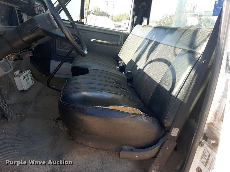 image for item KD9221 1999 Ford F800  digger derrick truck