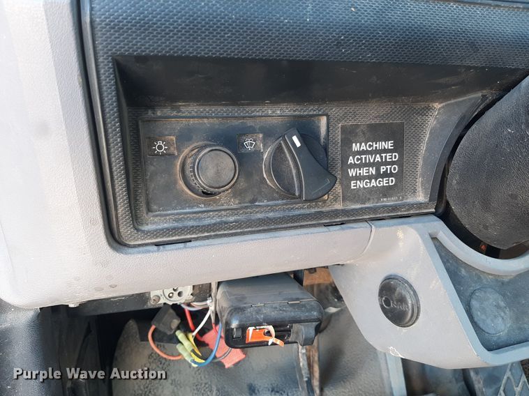 image for item KD9221 1999 Ford F800  digger derrick truck