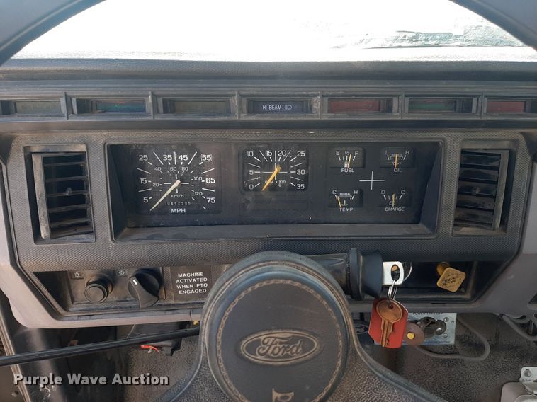 image for item KD9221 1999 Ford F800  digger derrick truck