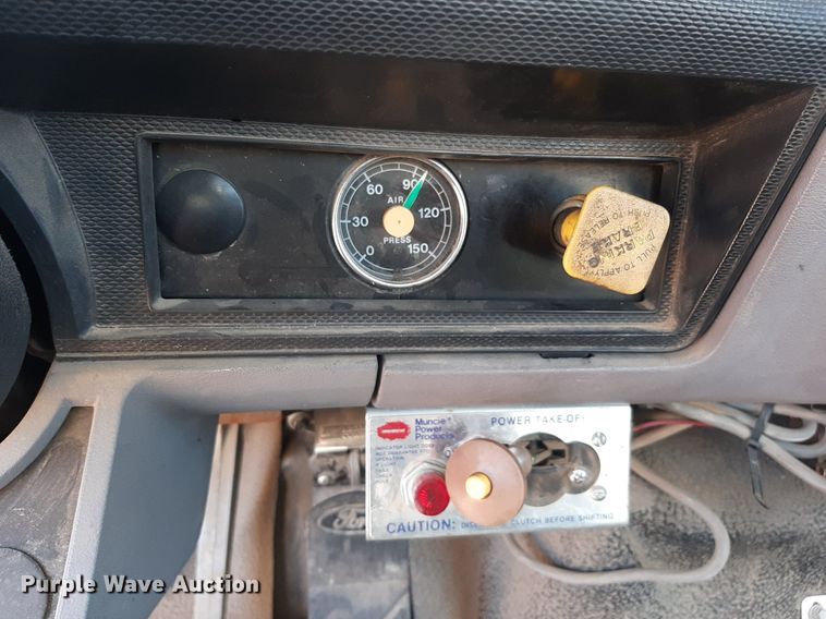 image for item KD9221 1999 Ford F800  digger derrick truck