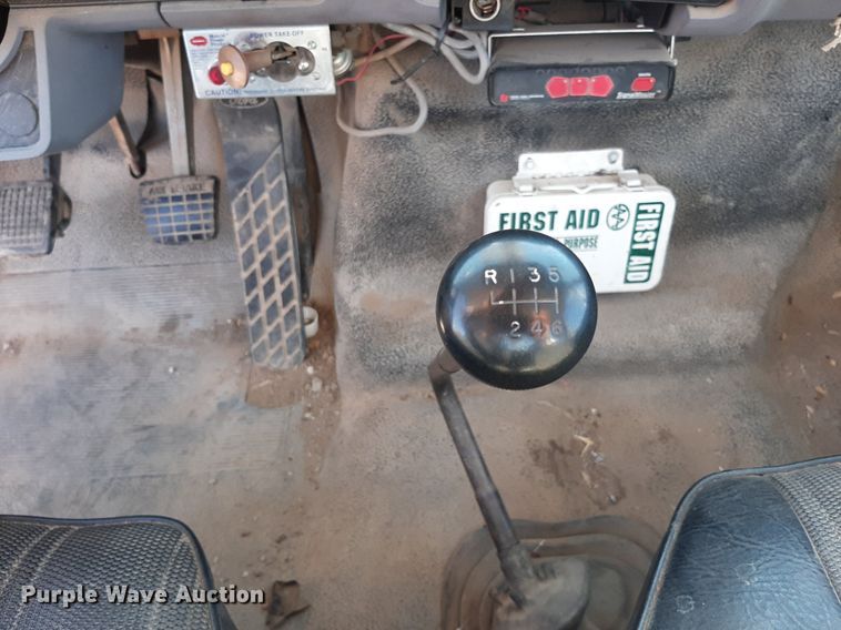 image for item KD9221 1999 Ford F800  digger derrick truck