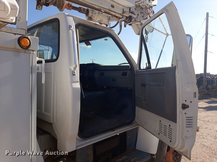 image for item KD9221 1999 Ford F800  digger derrick truck