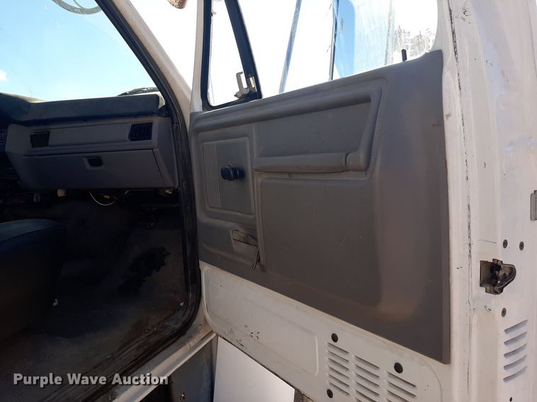 image for item KD9221 1999 Ford F800  digger derrick truck