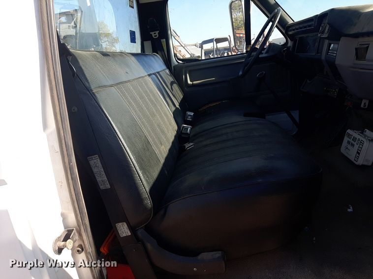 image for item KD9221 1999 Ford F800  digger derrick truck