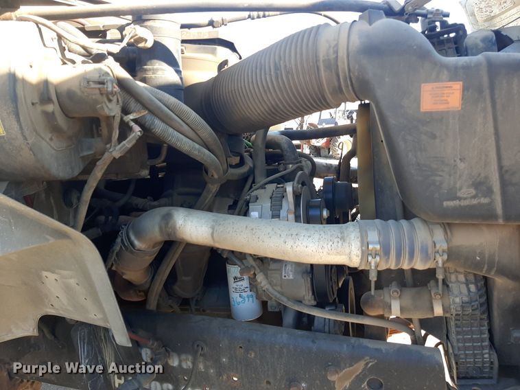 image for item KD9221 1999 Ford F800  digger derrick truck