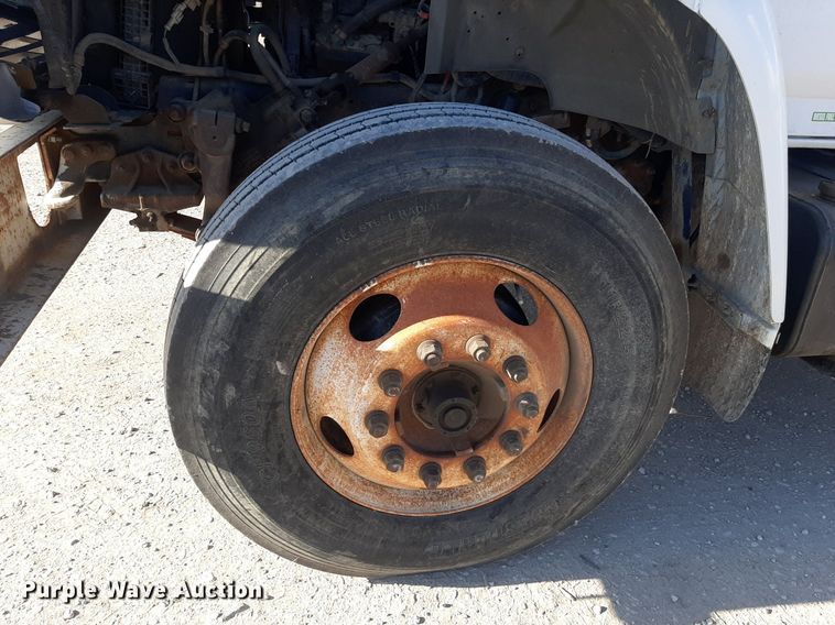 image for item KD9221 1999 Ford F800  digger derrick truck