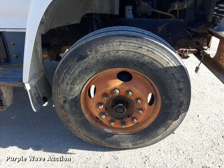 image for item KD9221 1999 Ford F800  digger derrick truck