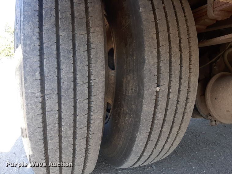 image for item KD9221 1999 Ford F800  digger derrick truck