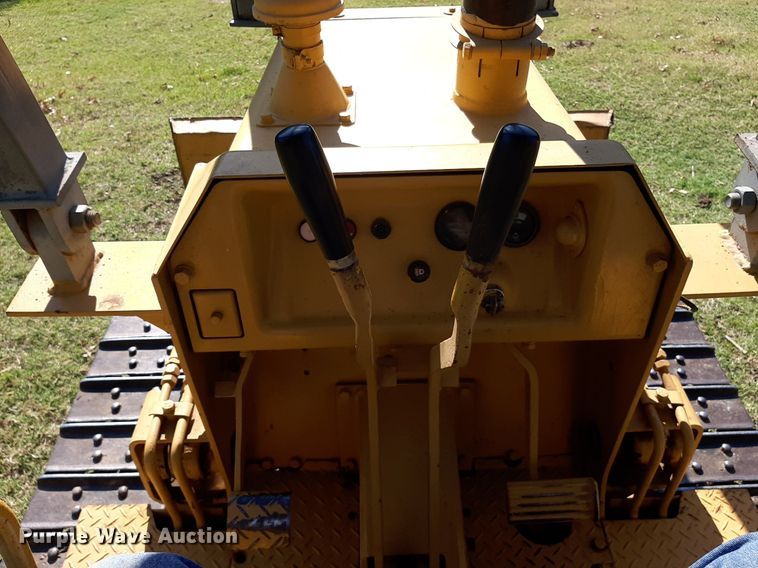 image for item KD9222 1985 Komatsu D20A  dozer