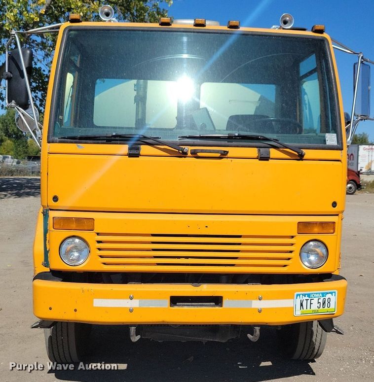 image for item KO9000 1999  Sterling SC7000  oil distributor truck