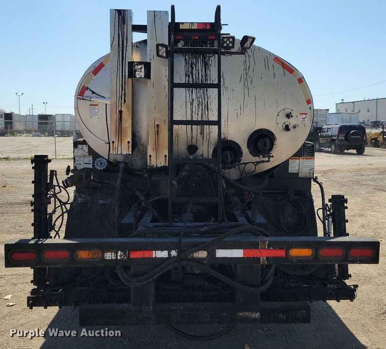 image for item KO9000 1999  Sterling SC7000  oil distributor truck