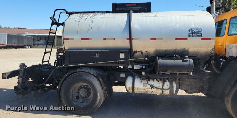 image for item KO9000 1999  Sterling SC7000  oil distributor truck