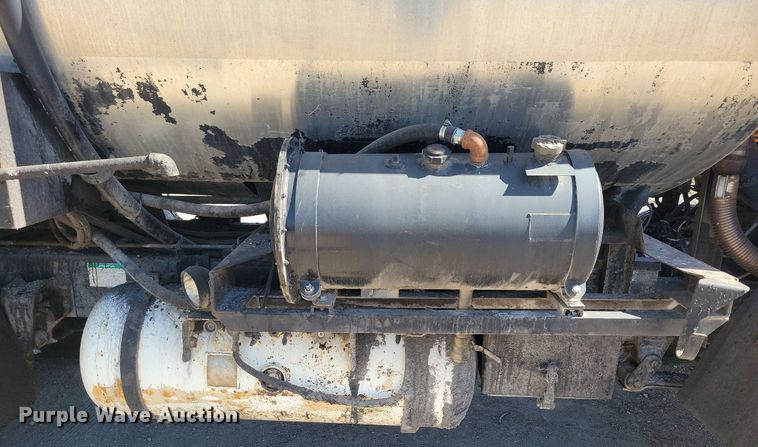 image for item KO9000 1999  Sterling SC7000  oil distributor truck