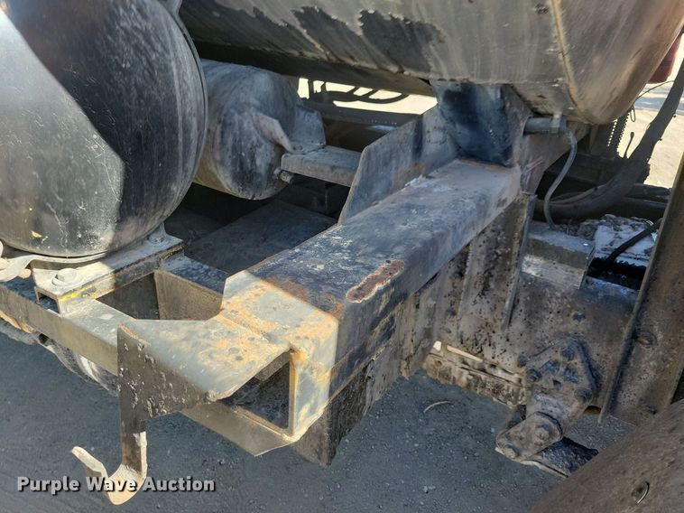 image for item KO9000 1999  Sterling SC7000  oil distributor truck