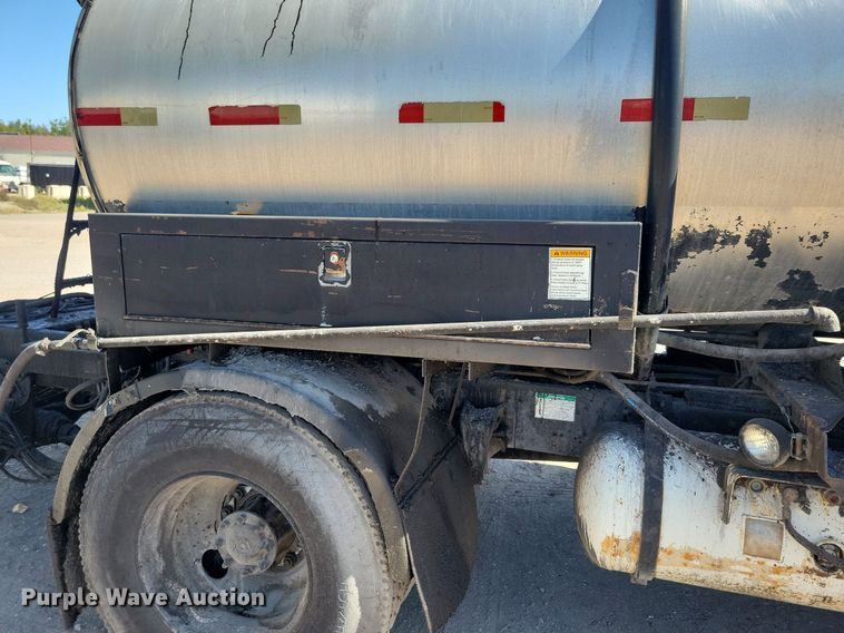 image for item KO9000 1999  Sterling SC7000  oil distributor truck