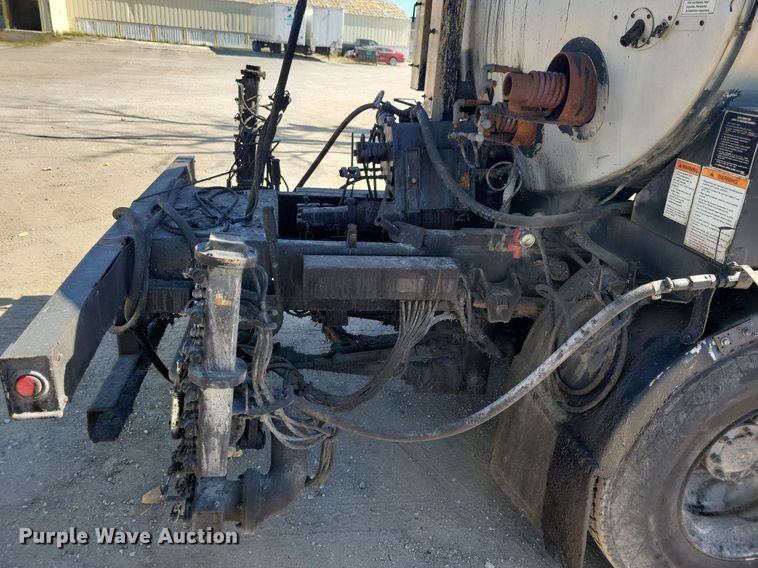 image for item KO9000 1999  Sterling SC7000  oil distributor truck