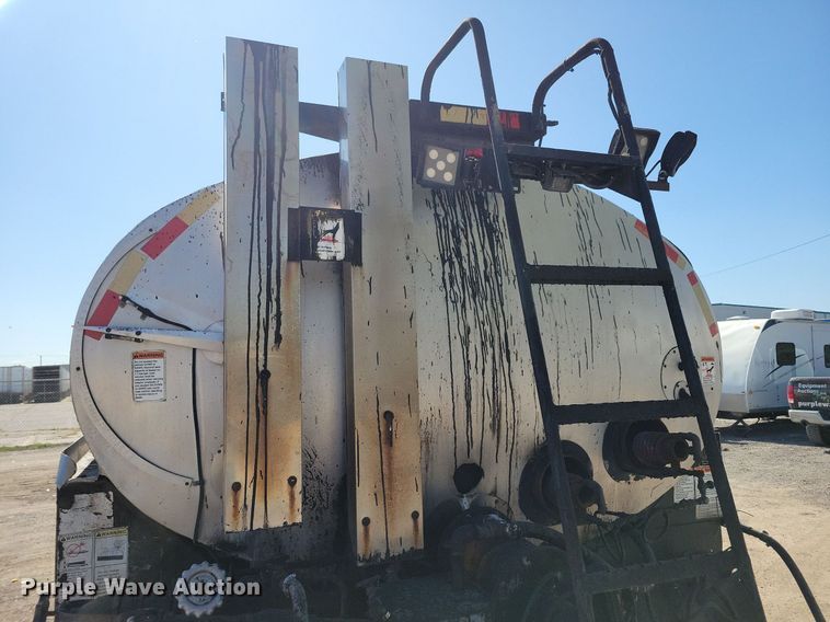 image for item KO9000 1999  Sterling SC7000  oil distributor truck