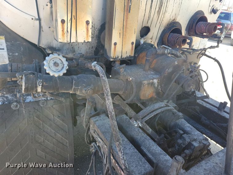 image for item KO9000 1999  Sterling SC7000  oil distributor truck