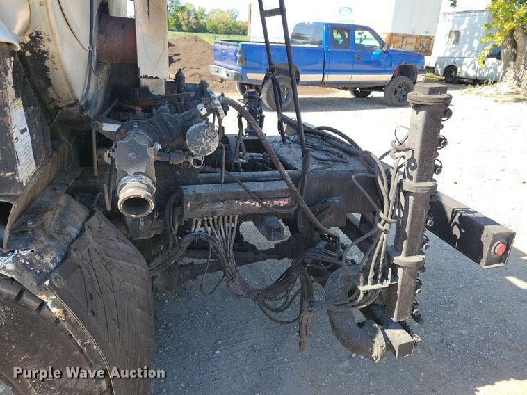 image for item KO9000 1999  Sterling SC7000  oil distributor truck