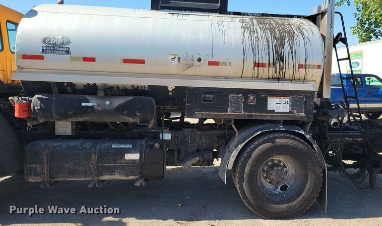 image for item KO9000 1999  Sterling SC7000  oil distributor truck