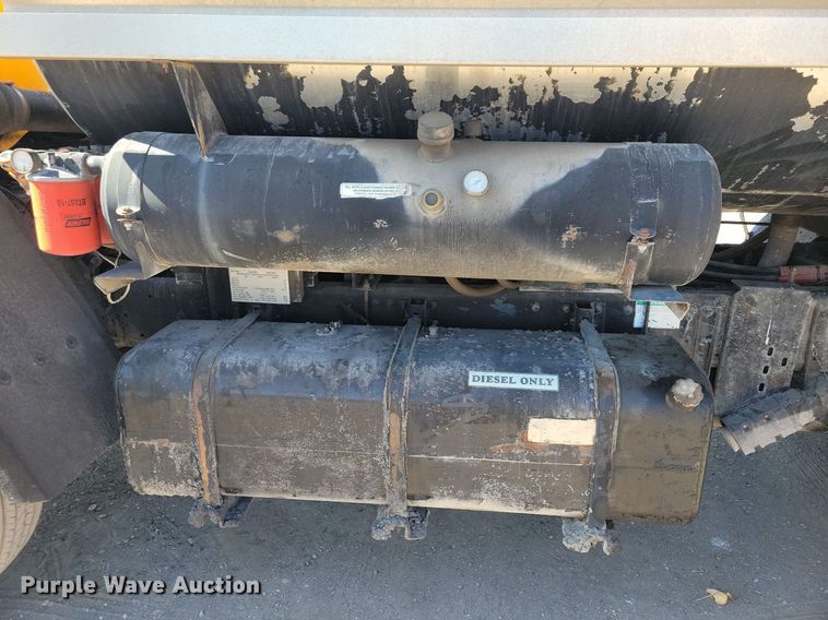 image for item KO9000 1999  Sterling SC7000  oil distributor truck