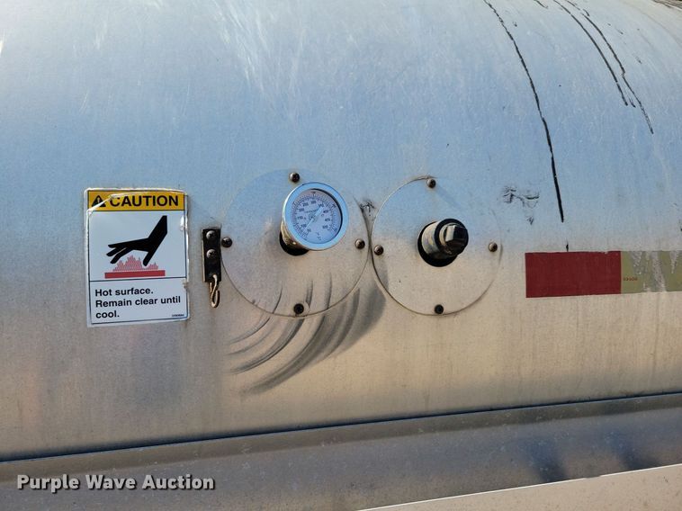 image for item KO9000 1999  Sterling SC7000  oil distributor truck