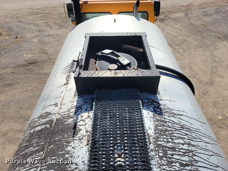 image for item KO9000 1999  Sterling SC7000  oil distributor truck