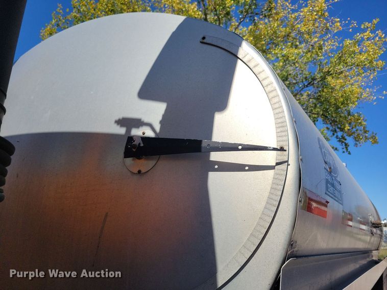 image for item KO9000 1999  Sterling SC7000  oil distributor truck