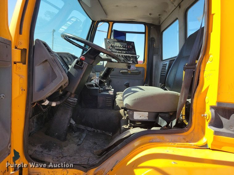 image for item KO9000 1999  Sterling SC7000  oil distributor truck