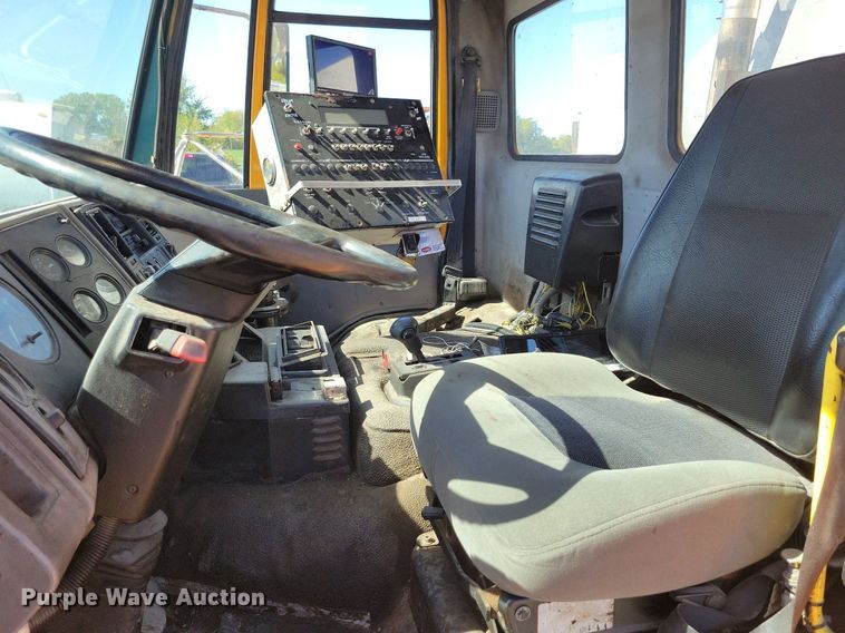 image for item KO9000 1999  Sterling SC7000  oil distributor truck