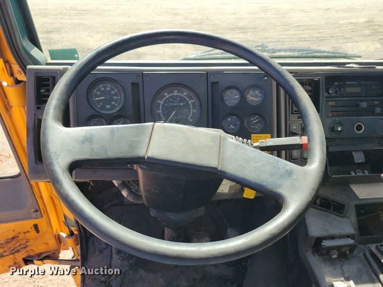 image for item KO9000 1999  Sterling SC7000  oil distributor truck