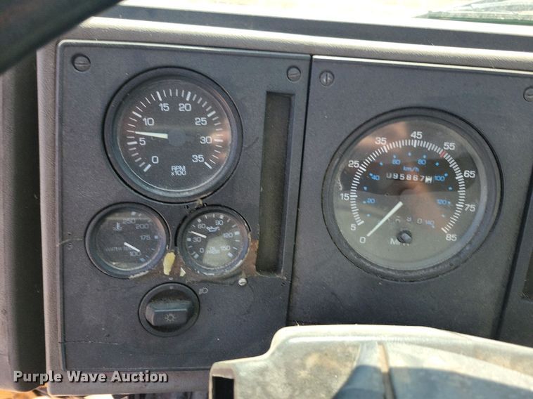 image for item KO9000 1999  Sterling SC7000  oil distributor truck