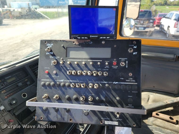 image for item KO9000 1999  Sterling SC7000  oil distributor truck