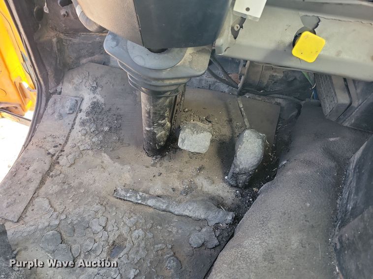 image for item KO9000 1999  Sterling SC7000  oil distributor truck