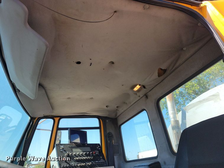 image for item KO9000 1999  Sterling SC7000  oil distributor truck