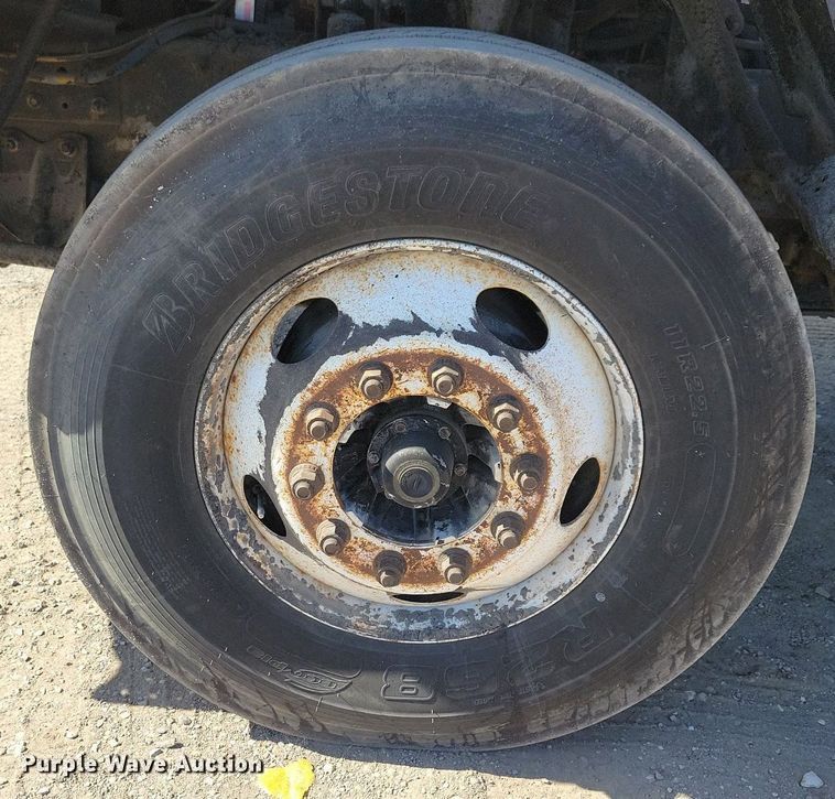 image for item KO9000 1999  Sterling SC7000  oil distributor truck