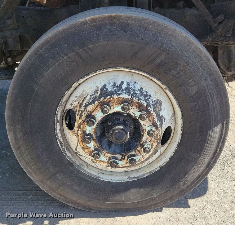 image for item KO9000 1999  Sterling SC7000  oil distributor truck