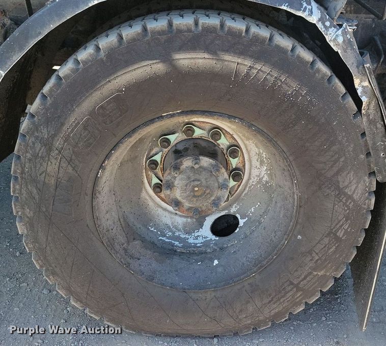 image for item KO9000 1999  Sterling SC7000  oil distributor truck