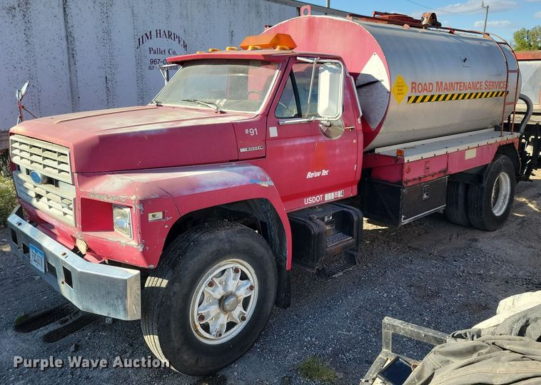 image for item KO9003 1991 Ford F800  oil distributor truck