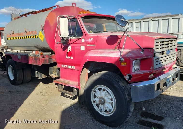 image for item KO9003 1991 Ford F800  oil distributor truck