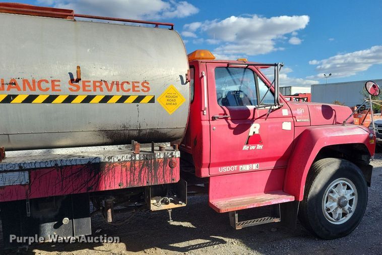 image for item KO9003 1991 Ford F800  oil distributor truck