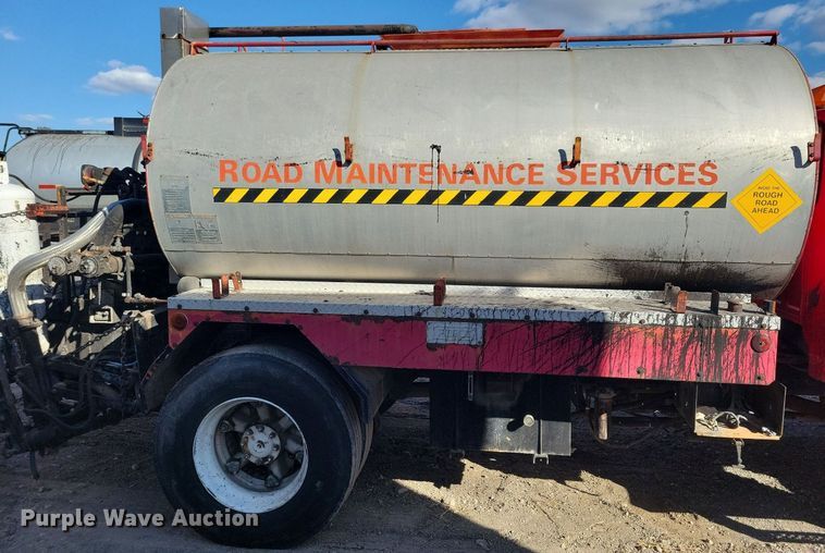 image for item KO9003 1991 Ford F800  oil distributor truck