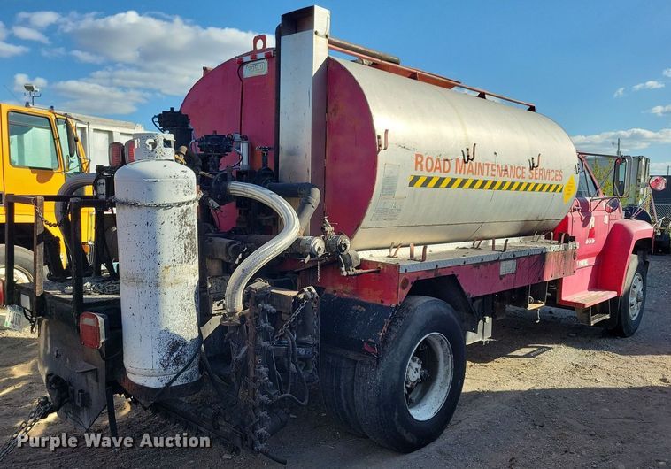 image for item KO9003 1991 Ford F800  oil distributor truck